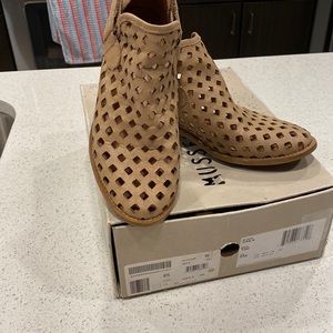 Muse & Cloud ankle boots